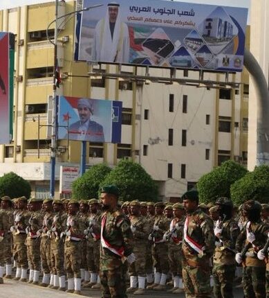 الانتقالي يستعرض في عدن ويتحرك في حضرموت