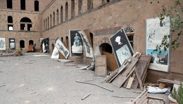 هيئة الآثار تبرز حجم الخسائر في المتحف الوطني بصنعاء بعد الغارات الإسرائيلية