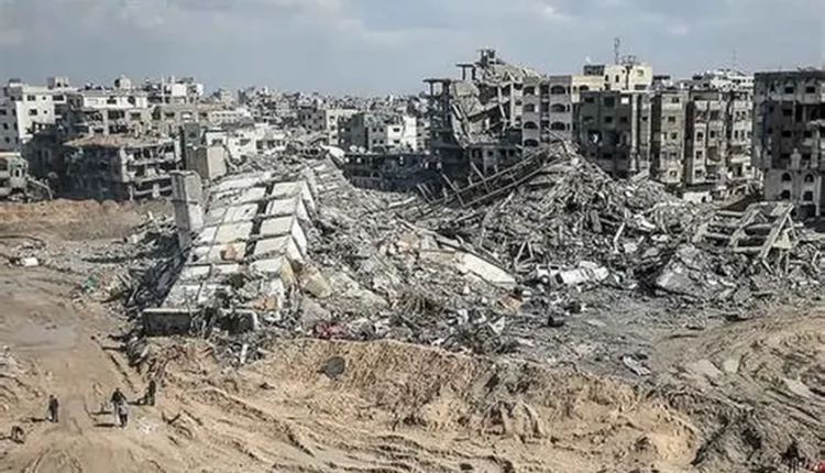 غزة .. رفع 120 ألف طن من إجمالي 60 مليون طن من الانقاض