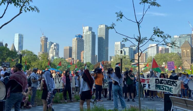 احتجاجات مؤيدة لفلسطين تعرقل فعالية لجنود الاحتلال في تورونتو