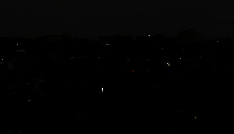 أصبح سكانها يسمونها مدينة الظلام عدن بلا كهرباء لأكثر من 22 ساعة في اليوم