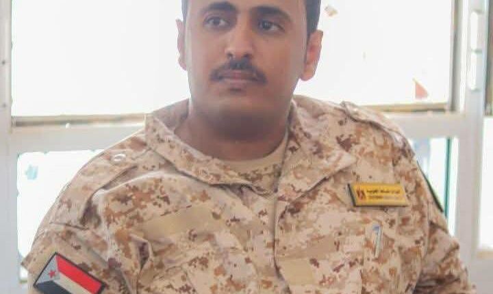 قائد عسكري يتعرض للإصابة في هجوم لتنظيم القاعدة على نقطة عسكرية بشبوة