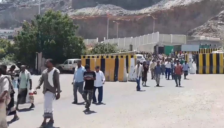 احتقان يتصاعد في عدن.. تحشيد جديد يربك الحكومة ويكشف مناورة الانتقالي