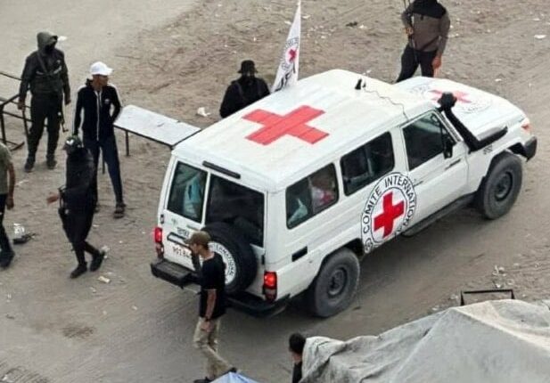 الصحة في غزة تتسلم 45 جثمانًا جديدًا لشهداء أفرج عنهم الاحتلال