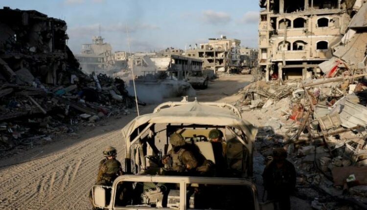 تسريبات استخباراتية تكشف نقاشًا إسرائيليًا حول استخدام المدنيين الفلسطينيين دروعًا بشرية في غزة