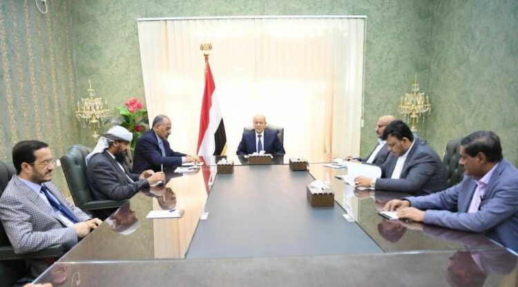 رفض داخل المجلس الرئاسي لإقالة محافظ المهرة.. وخلاف مالي يهدد بتصعيد سياسي