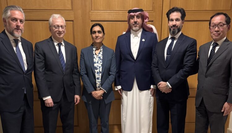 اجتماع في الرياض لتدويل الأمن البحري وسلب السيادة  اليمنية على المياه الإقليمية