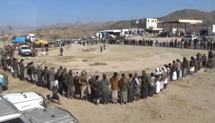 قبائل الصعاترة في مأرب تعلن الجاهزية والتعبئة وتؤكد ثباتها مع صنعاء في أي مواجهة قادمة