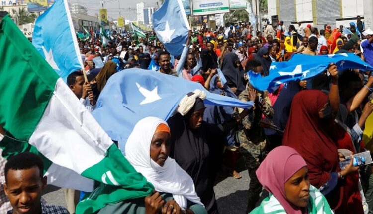 تظاهرات غاضبة في مقديشو تنديدًا باعتراف الكيان الإسرائيلي بإقليم أرض الصومال