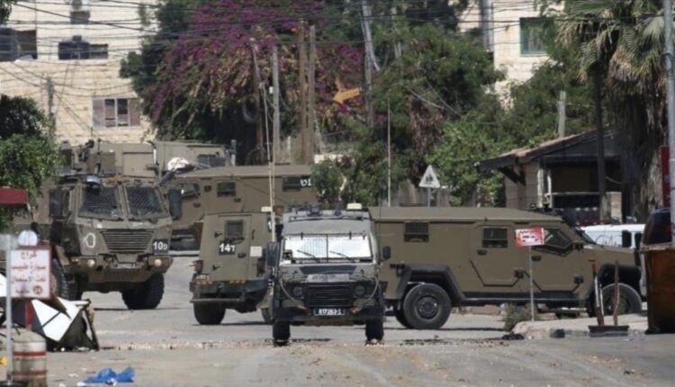 حملة اقتحامات واعتقالات واسعة لقوات الاحتلال في الضفة الغربية تطال عشرات المنازل والمواطنين