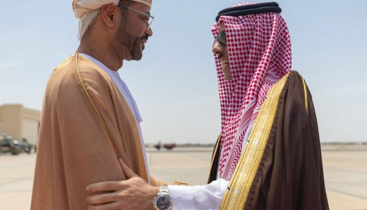 لقاء سعودي _ عماني لبحث مواجهة التمدد الإماراتي شرق اليمن… التفاصيل