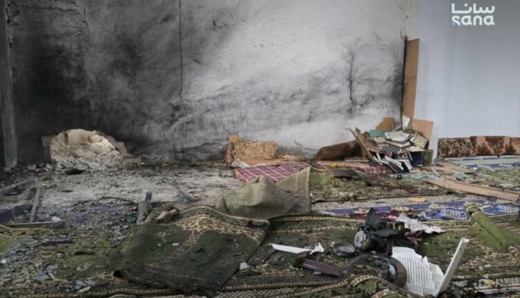 مجزرة وحشية في سوريا.. تفجير مسجد أثناء صلاة الجمعة