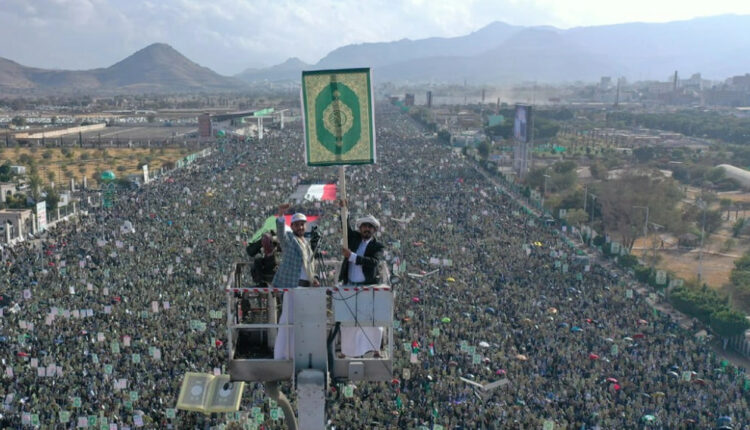 طوفان بشري في صنعاء نصرة للقرآن وفلسطين واستنكارا لدعم مصر لـ”إسرائيل”