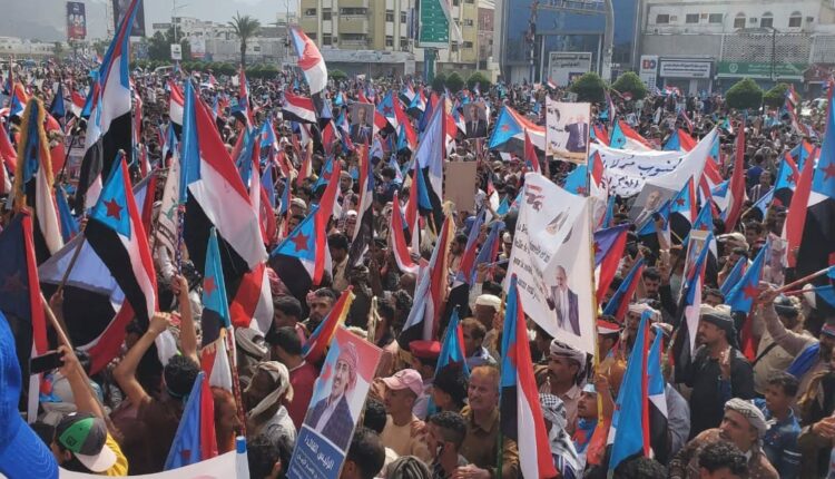 تظاهرات رافضة للسعودية والعليمي في عدن والمكلا