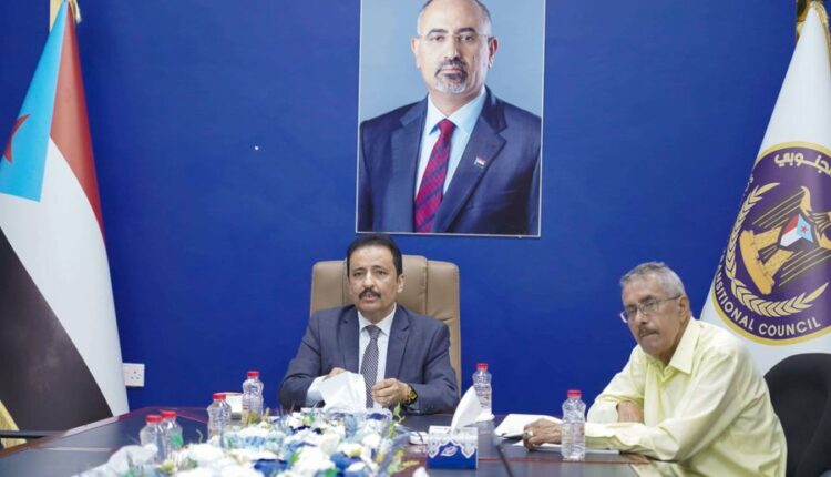 الانتقالي يتمسك بموقفه ويؤكد بأن ما حدث في حضرموت والمهرة لا يُعد إنجازاً سياسياً ولا عسكريا