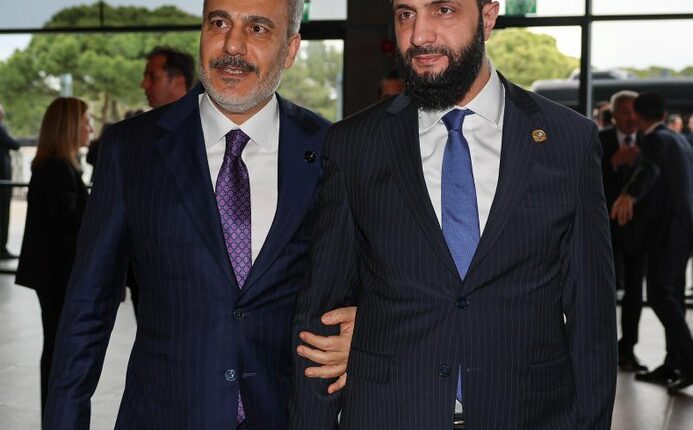 وزير الخارجية التركي يكشف لأول مرة كواليس سقوط الأسد وصعود الشرع