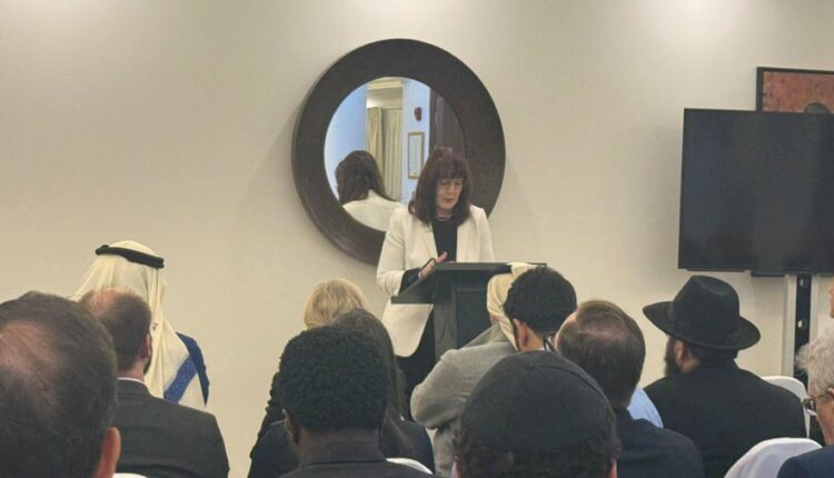 غضب عربي واسع… السعودية تحتضن فعالية بذكرى “المحرقة” بحضور مشاركين يهود