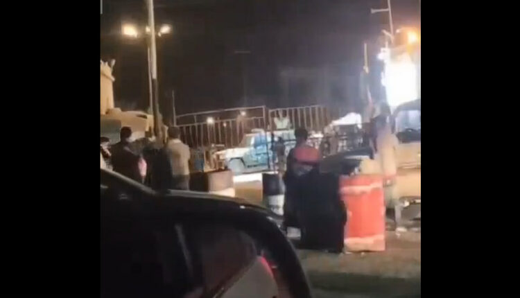 إغلاق منفذ شحن بالمهرة بالتزامن مع غارات سعودية