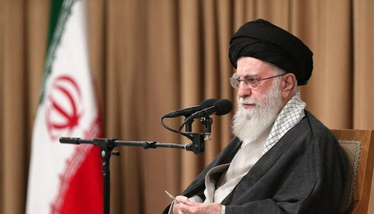 الخامنئي يتهم المخربين بالعمل لإرضاء ترامب