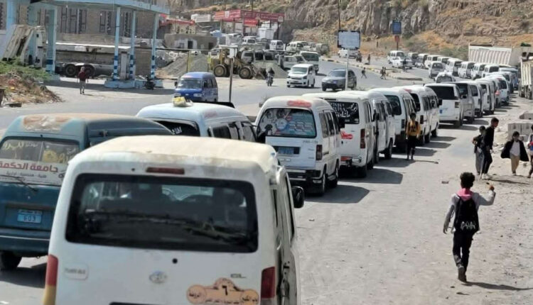 مرة أخرى تعز تعاني من أزمة حادة في الغاز