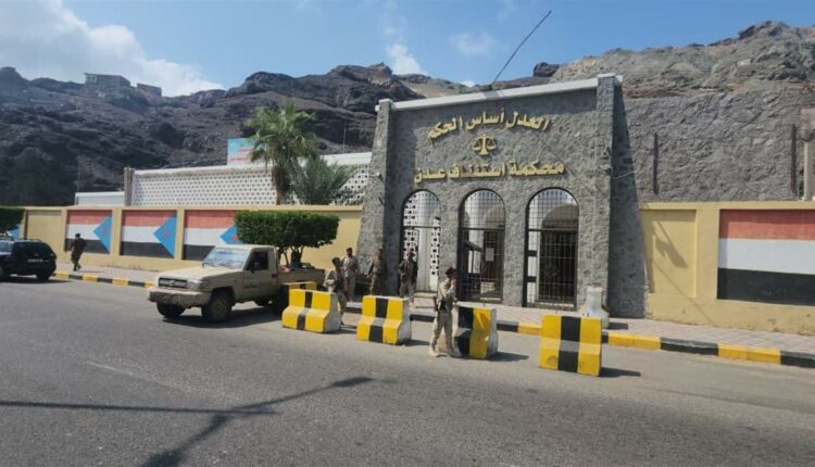 عدن تحت حظر التجوال الليلي.. السعودية تمهد السيطرة عبر قوات “درع الوطن”