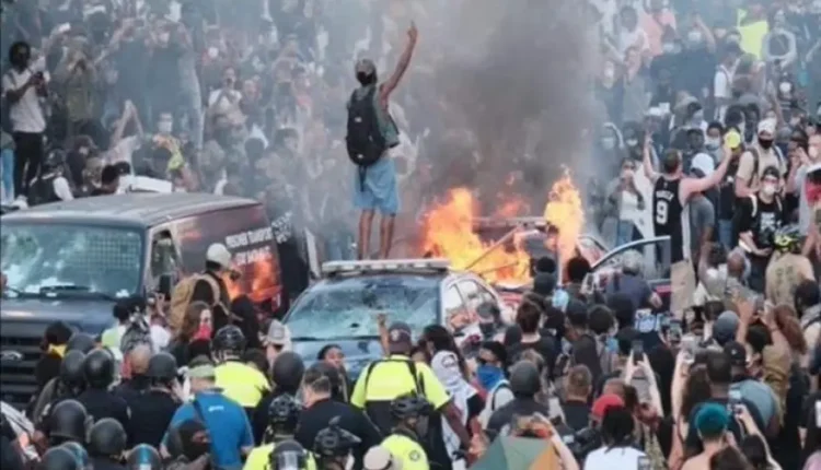 احتجاجات أمريكية متواصلة بعد مقتل امرأة على يد موظف الهجرة