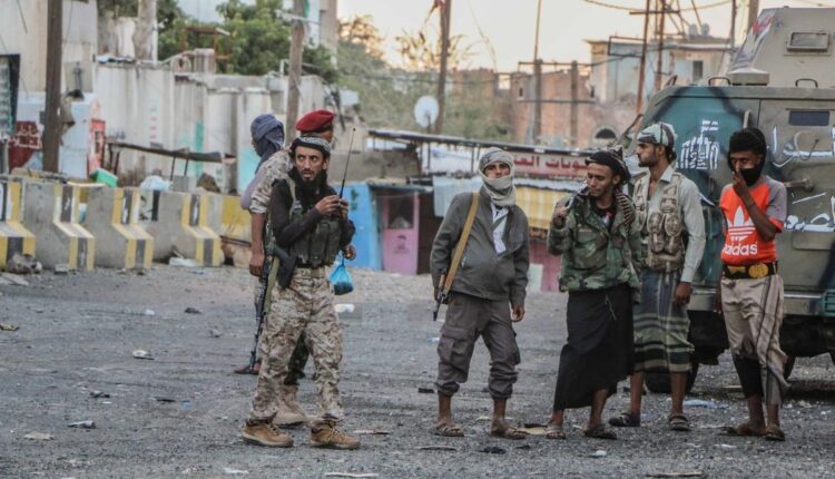 الإصلاح يمنى بهزيمة عسكرية جديدة في تعز