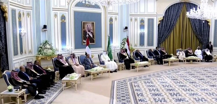 الرياض تستقطب قيادات الانتقالي بإقامات ودعم مالي بعيدا عن أبوظبي