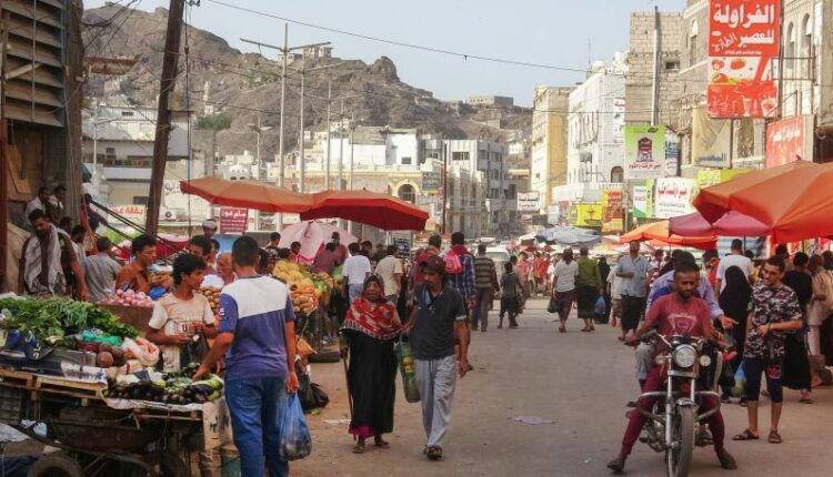 عدن تغرق في الأزمات المعيشية قبل رمضان