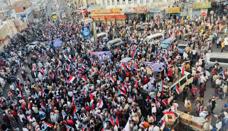 الانتقالي يعلن رفضه للحكومة الجديدة ويتوعد بإسقاطها