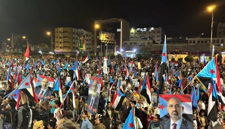 بيان ناري للانتقالي من ساحة العروض… رسائل قوية للرياض وحكومة الزنداني