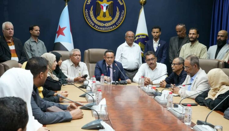 الانتقالي يرد على إغلاق مقاره في عدن ويوجه تحذيراً للسعودية