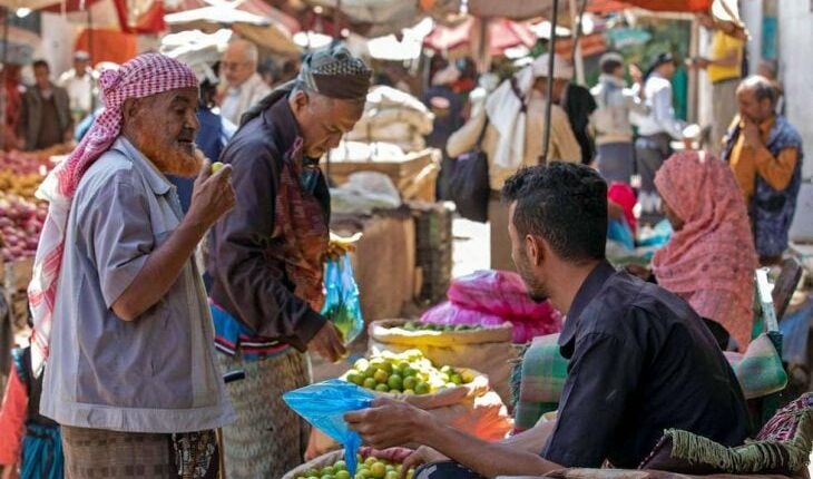 عدن تختنق بغلاء الأسعار قبيل رمضان