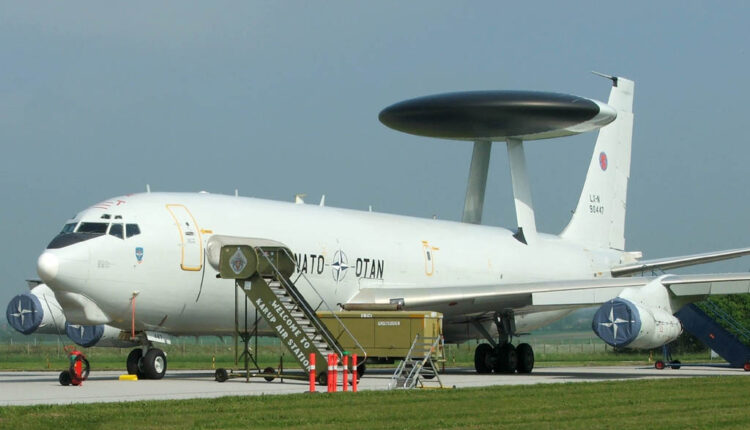 منظومة الدفاع الأميركية تفقد بصرها.. إيران تستهدف طائرة الإنذار المبكر في أكثر قواعد الخليج تحصيناً