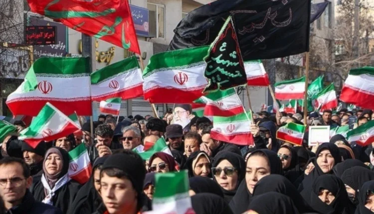 تظاهرات حاشدة في مختلف ساحات المدن الإيرانية