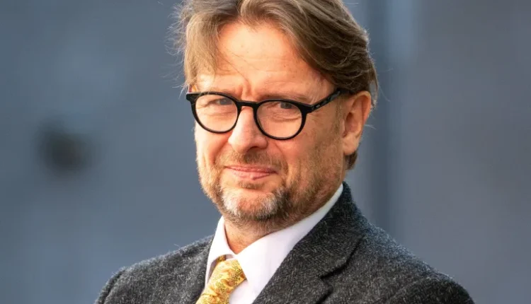 عالم بريطاني بارز: صواريخ إيران بدأت تحرير غرب آسيا من الاستعمار