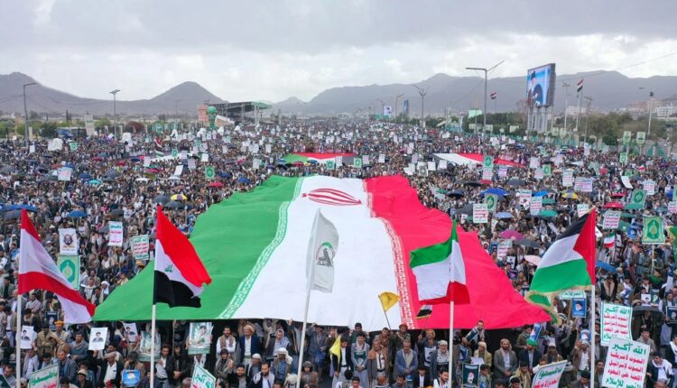 مسيرات كبرى في صنعاء وعدة محافظات تضامناً مع إيران ولبنان والعراق