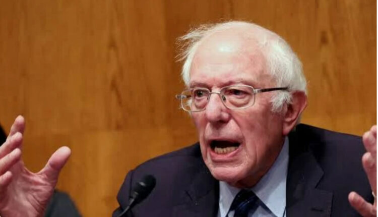 سيناتور أمريكي يرفض تمويل حرب ترامب ويطالب بتوجيه الإنفاق لخدمة الأمريكيين