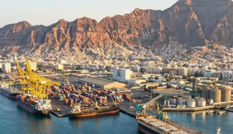 كارثة اقتصادية في عدن برسوم “المخاطر” وارتفاع جنوني في الأسعار