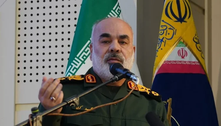 إيران تعلن عن خطة برية معقدة وتحذر من تهديد الملاحة والموانئ