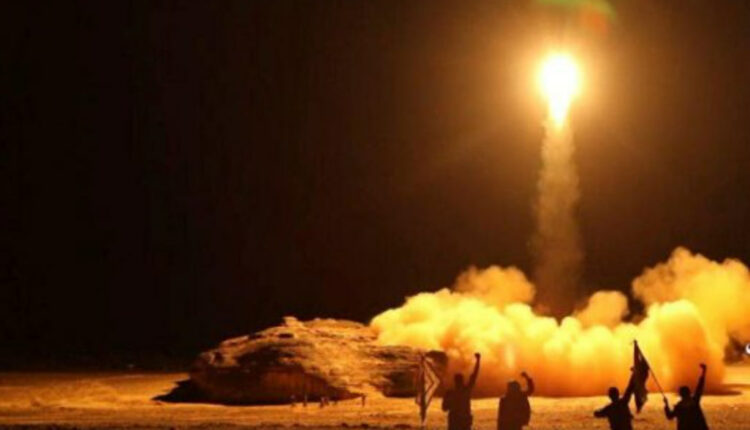 القوات المسلحة اليمنية تعلن تنفيذ عملية عسكرية بصاروخ انشطاري ومسيّرات على “تل ابيب”