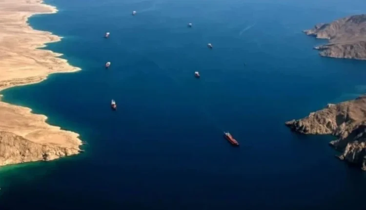 الحرس الثوري يعلن السيطرة على سفينتين في مضيق هرمز