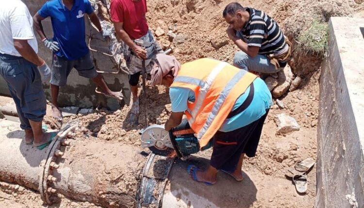 عدن.. ثلثا السكان بلا ماء و11 ساعة انقطاع للكهرباء ومجاري تصب في الشوارع