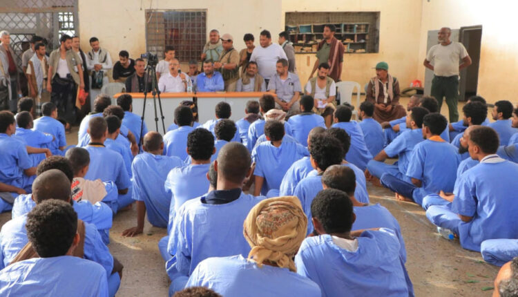 قبيل عيد الأضحى..تنفيذ توجيهات عبدالملك الحوثي بالإفراج عن أكثر من ألف سجين
