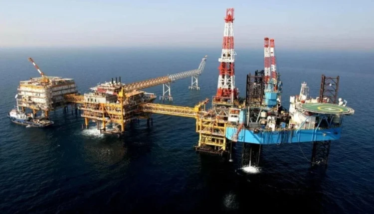 إيران تكسر الحصار وتعلن تفعيل الموانئ الشمالية والمنافذ البرية مع دول الجوار