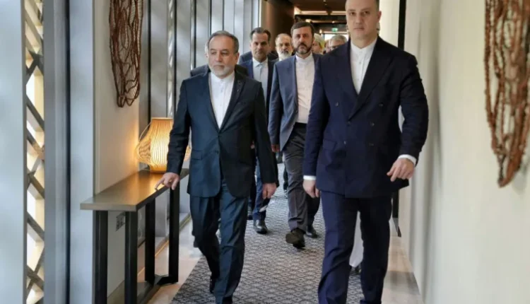 وفد طهران يرفض الظهور في صورة مشتركة مع الوفد الأمريكي بجنيف