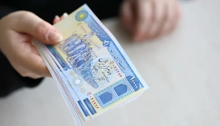 إيران تنفي إلزامها بشراء منتجات أمريكية وتكشف آلية استخدام أموالها المجمدة