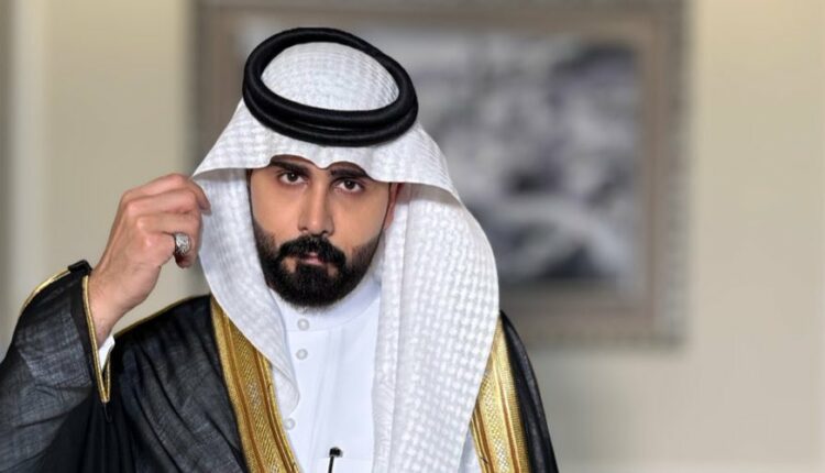 مقربون من مجلس العليمي يطالبون باعتقال صحفي سعودي يهاجم “مجلس القيادة”