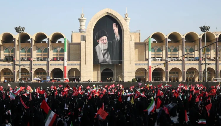 إيران تبعث برسائل من خلال تشييع خامنئي.. ما هي؟