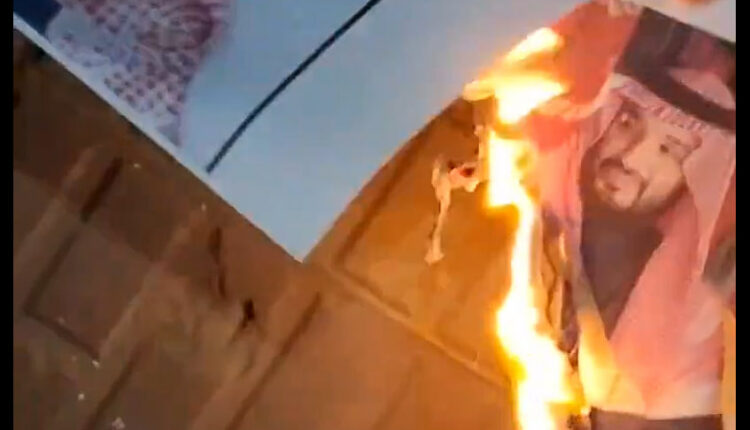 تصاعد الحراك الشعبي في عدن..إحراق صور ابن سلمان ورفض الوصاية السعودية